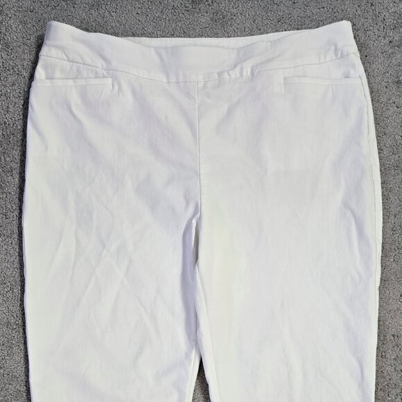 Chico's Brigitte White Pull On Slim Cropped Pants Tummy Control Beachy Neutral - Picture 4 of 9